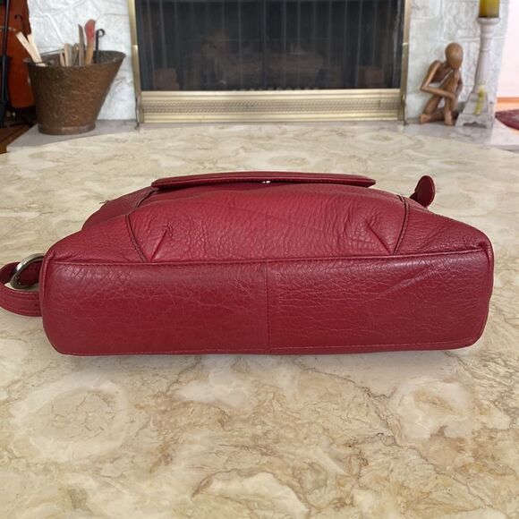 Stone Mountain Red Leather Shoulder Bag - Picture 8 of 15
